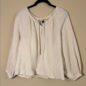 Universal Thread Cream Blouse
Size L